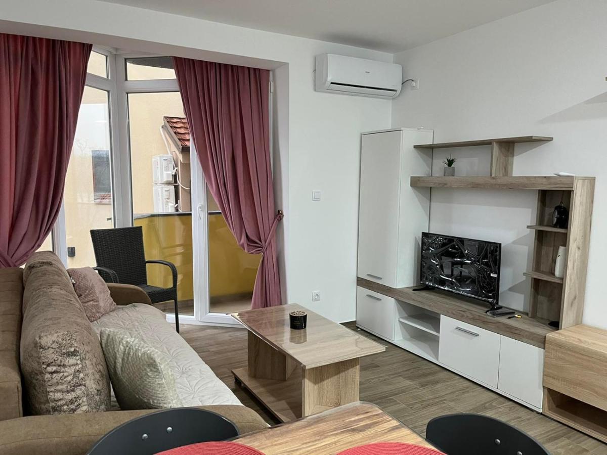 Hn Lux & Spa Veliko Gradište Exteriör bild